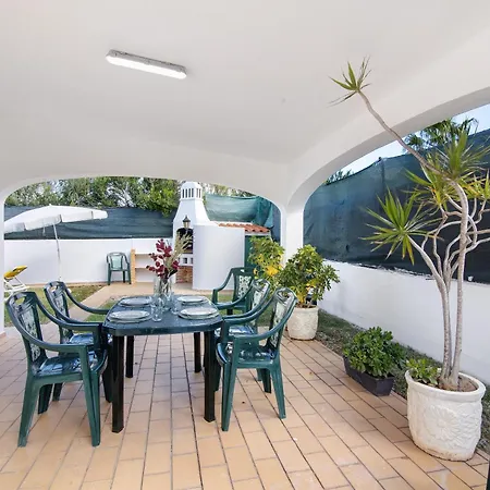 Luisa Gale Villa *