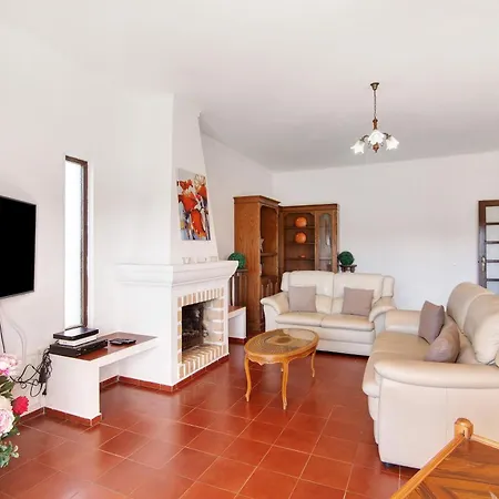 Luisa Gale Villa