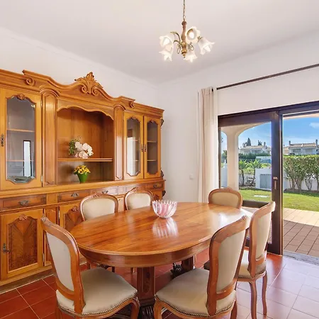 Luisa Gale Villa